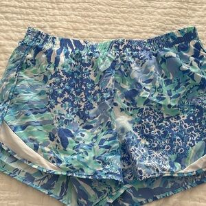 Lilly Pulitzer Luxletic Ocean Trail shorts size M- EUC condition.